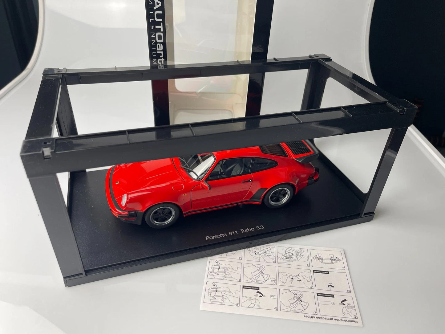 AUTOart 1:18 Porsche 911 (930) Turbo 3.3 (77982)
