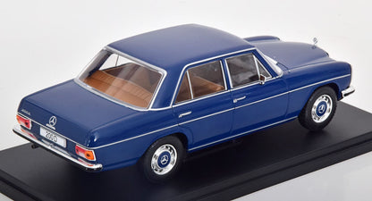 White Box 1:24 Mercedes-Benz 200D W115 darkblue (WB124195)