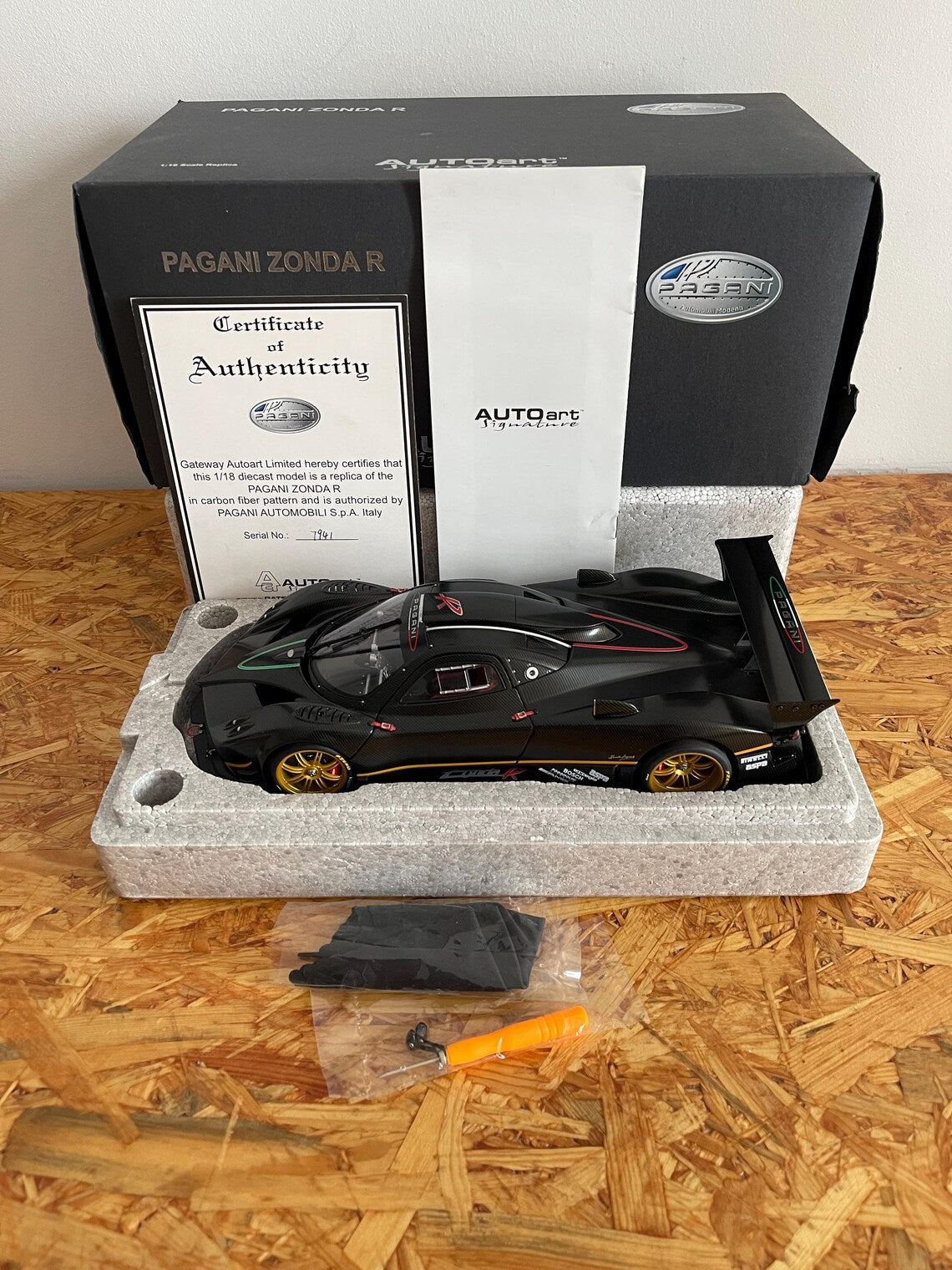 AUTOart 1:18 Pagani Zonda R Carbon Fiber (78261)