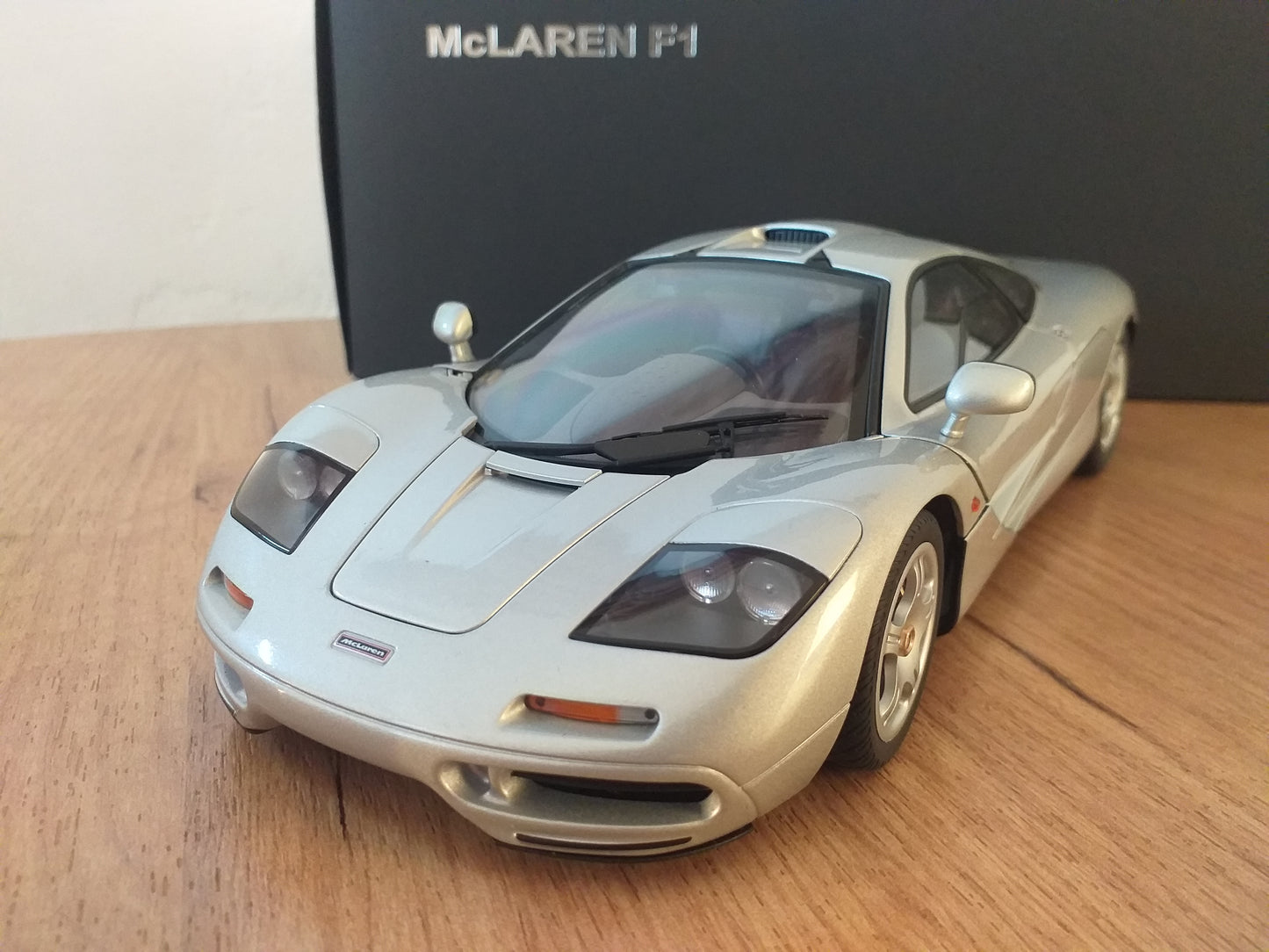 AUTOart 1:18 McLaren F1 Short Tail Road Car Magnesium Silver (76001)
