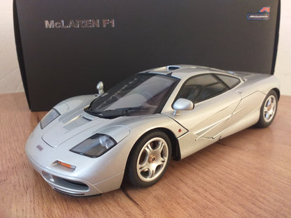 AUTOart 1:18 McLaren F1 Short Tail Road Car Magnesium Silver (76001)