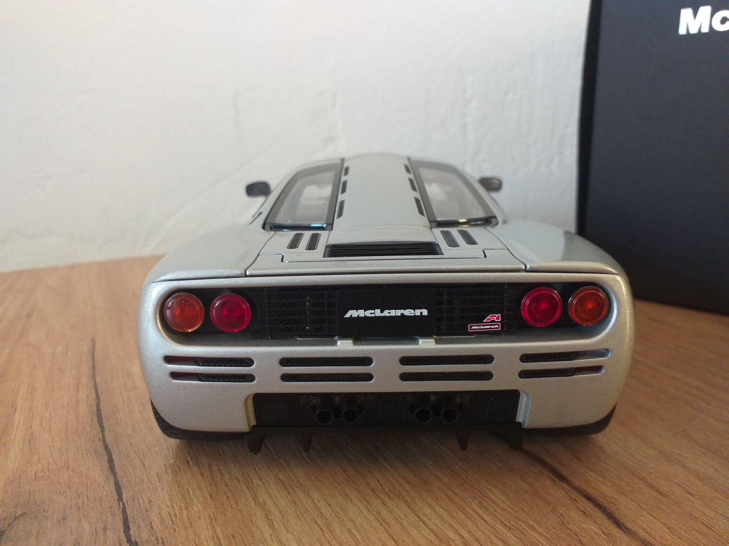 AUTOart 1:18 McLaren F1 Short Tail Road Car Magnesium Silver (76001)
