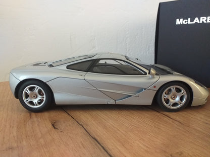AUTOart 1:18 McLaren F1 Short Tail Road Car Magnesium Silver (76001)