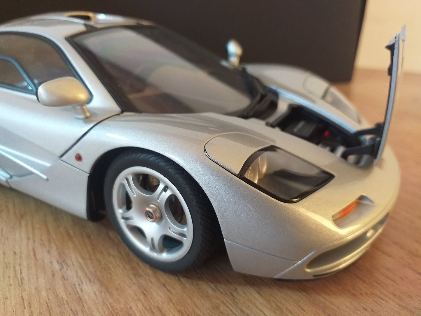 AUTOart 1:18 McLaren F1 Short Tail Road Car Magnesium Silver (76001)