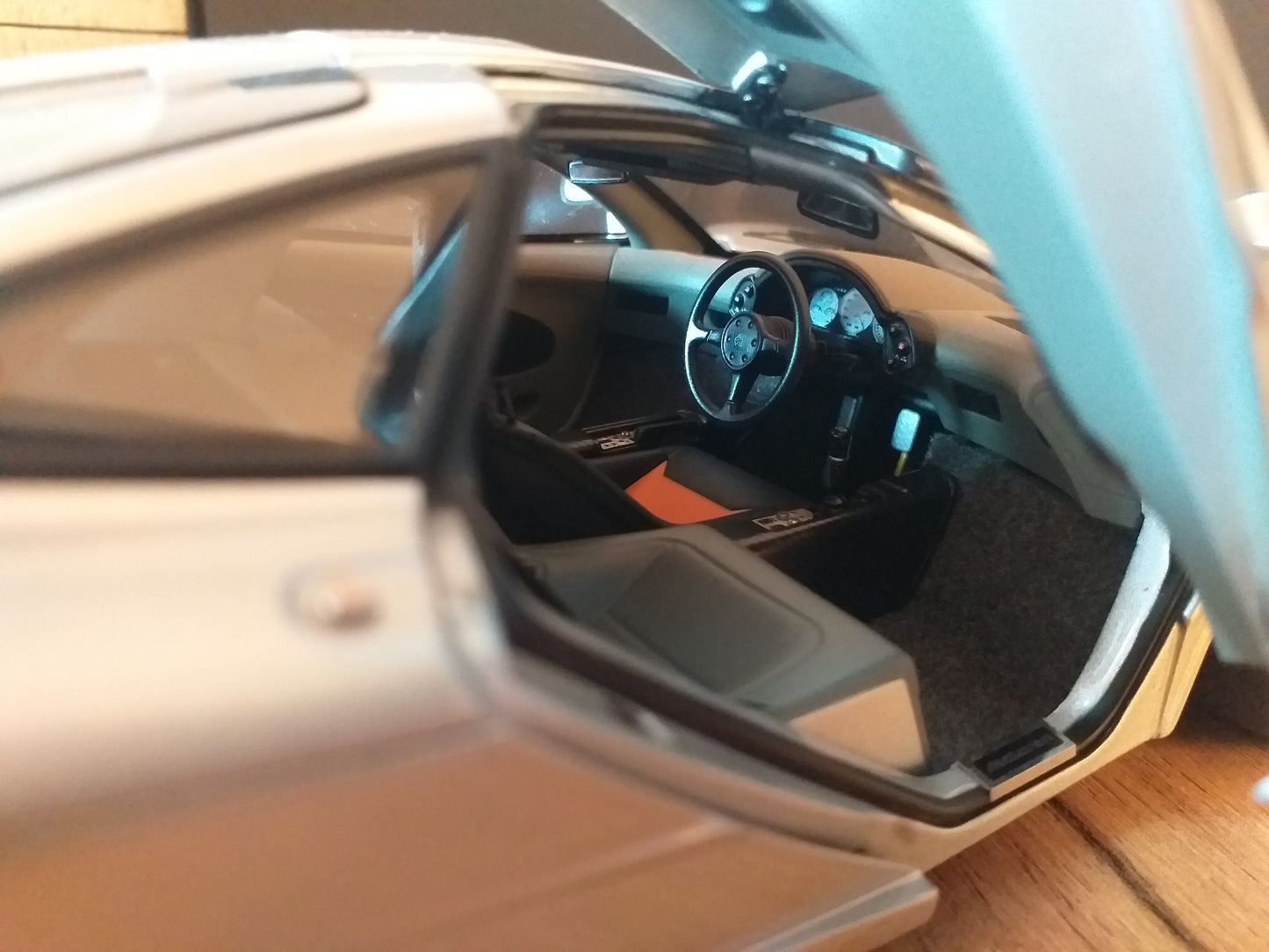 AUTOart 1:18 McLaren F1 Short Tail Road Car Magnesium Silver (76001)
