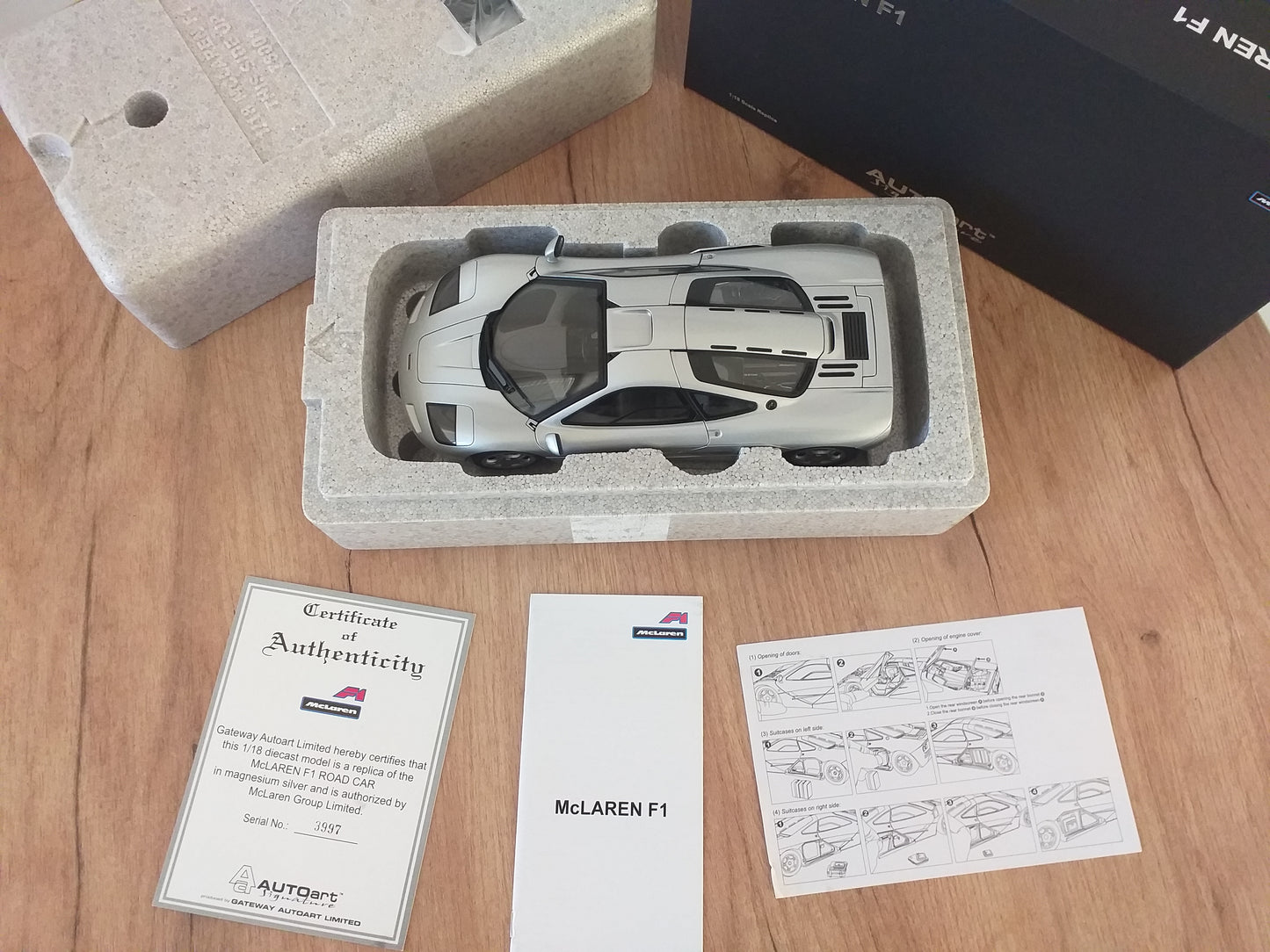 AUTOart 1:18 McLaren F1 Short Tail Road Car Magnesium Silver (76001)