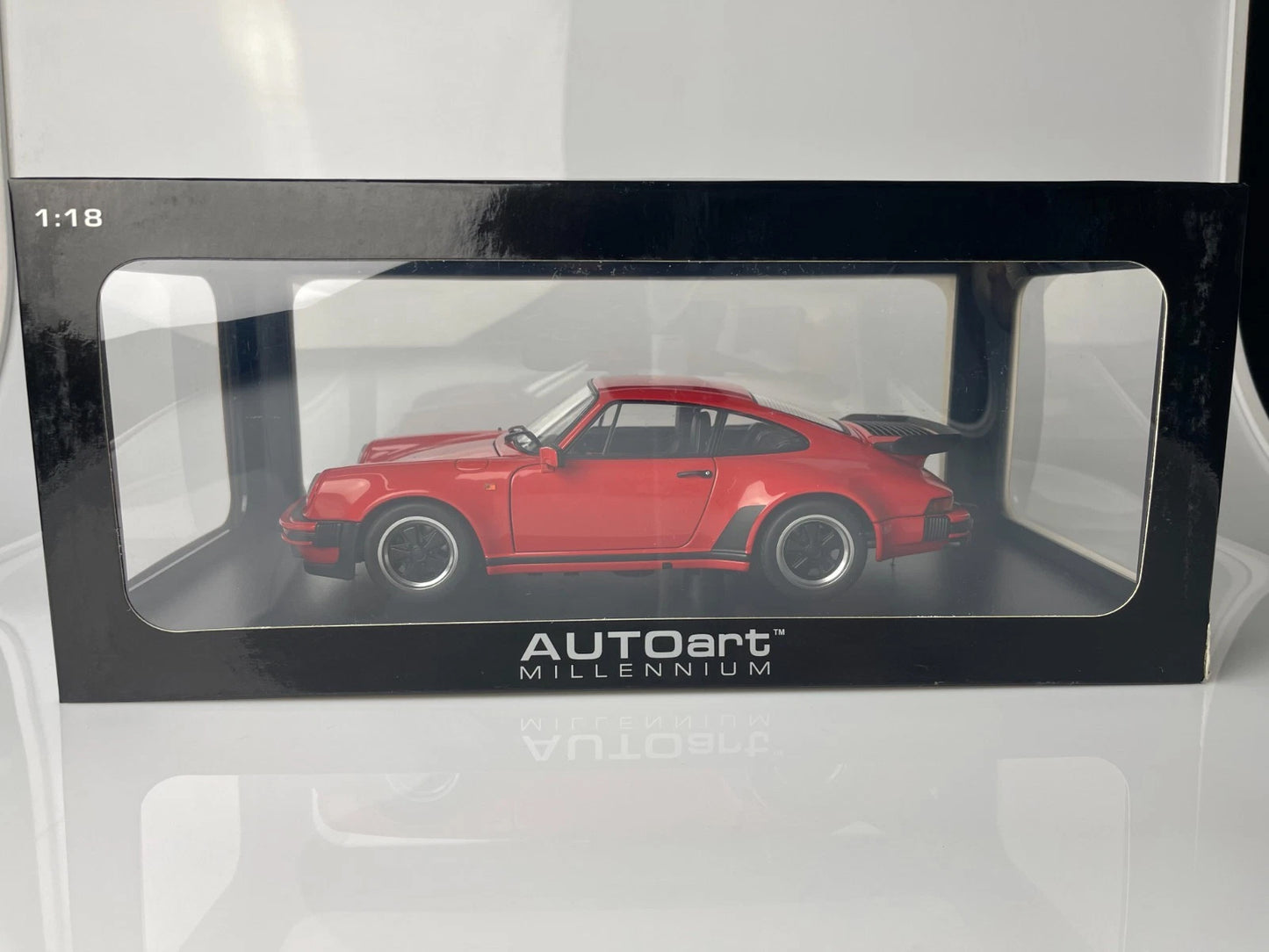 AUTOart 1:18 Porsche 911 (930) Turbo 3.3 (77982)