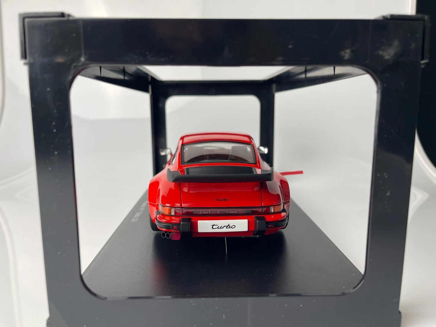 AUTOart 1:18 Porsche 911 (930) Turbo 3.3 (77982)