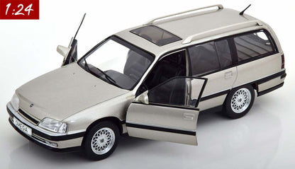 White Box 1:24 Opel Omega A2 Caravan greymetallic (WB124165-O)