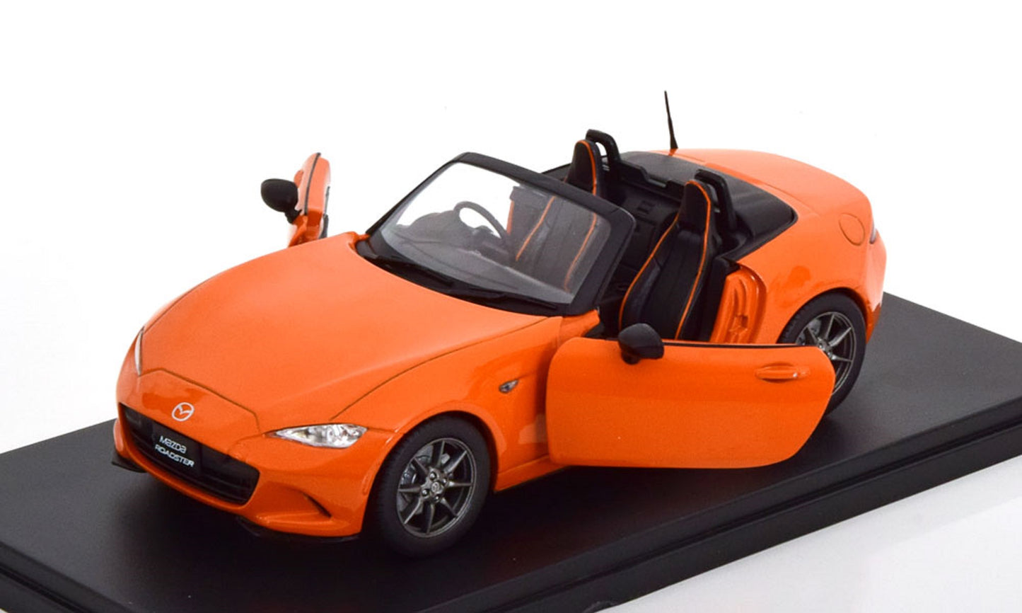 White Box 1:24 Mazda MX-5 Roadster Orange (WB124178-O)