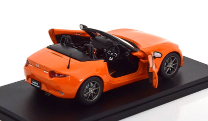 White Box 1:24 Mazda MX-5 Roadster Orange (WB124178-O)