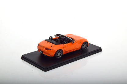 White Box 1:24 Mazda MX-5 Roadster Orange (WB124178-O)